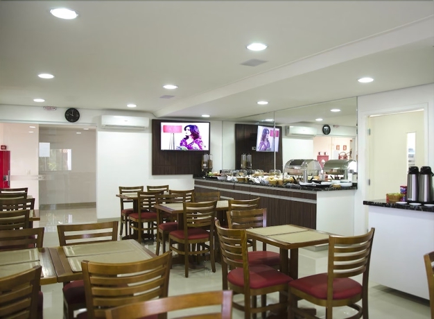 Imagen del bar/restaurante del Hotel Semprehotel. Foto 2
