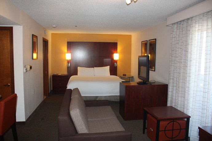 Imagen de la habitación del Hotel SenS Suites Livermore. Foto 3