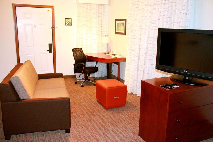 Imagen de la habitación del Hotel SenS Suites Livermore. Foto 5