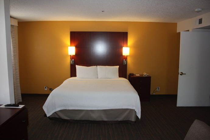 Imagen de la habitación del Hotel SenS Suites Livermore. Foto 6