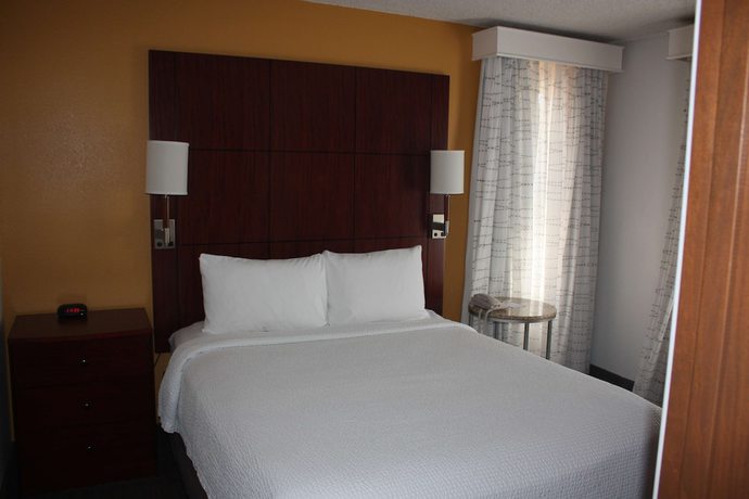 Imagen de la habitación del Hotel SenS Suites Livermore. Foto 9