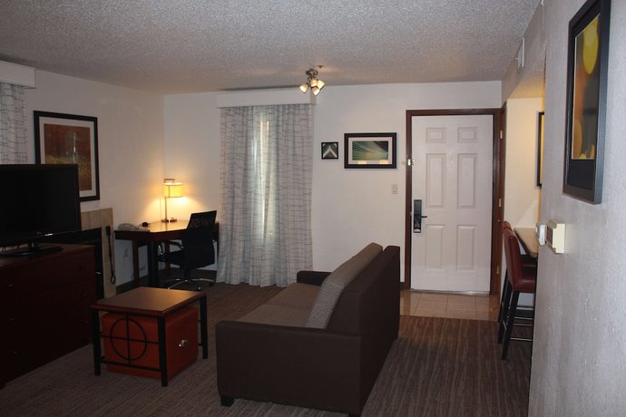 Imagen de la habitación del Hotel SenS Suites Livermore. Foto 10