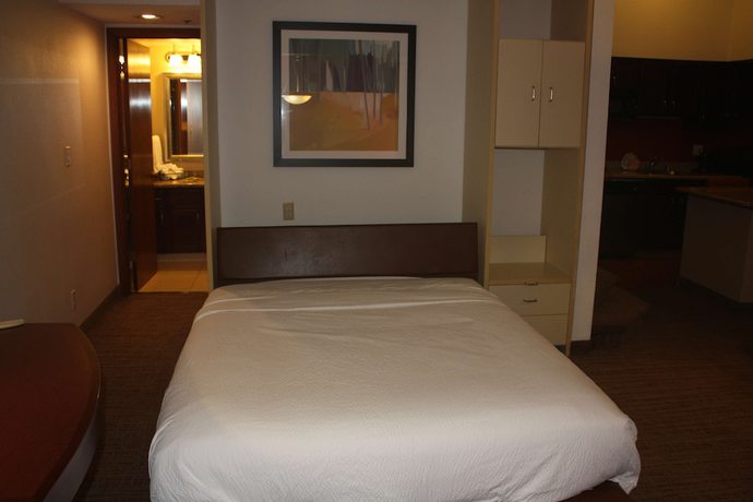 Imagen de la habitación del Hotel SenS Suites Livermore. Foto 12