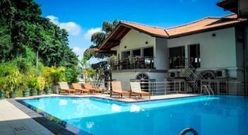 Imagen de la piscina del Hotel Senani. Foto 7