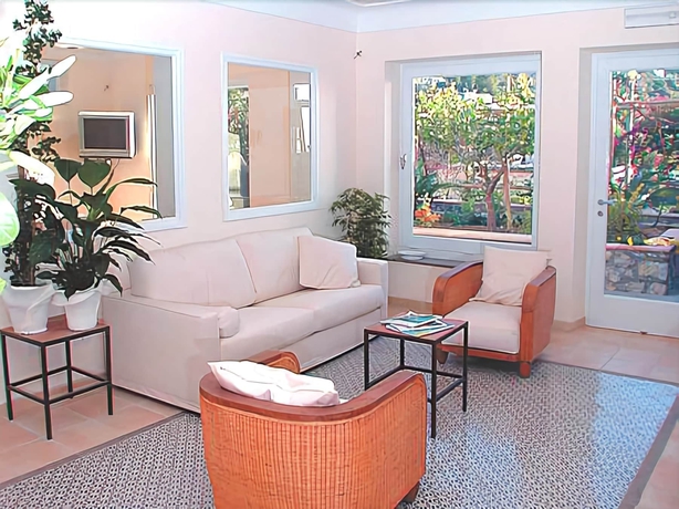 Imagen de la habitación del Hotel Senaria. Foto 8