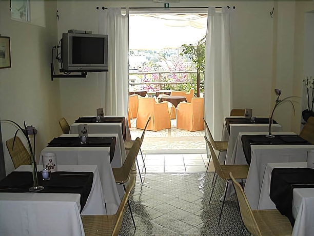 Imagen del bar/restaurante del Hotel Senaria. Foto 4