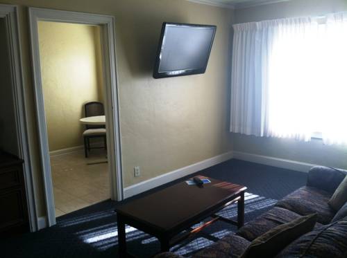 Imagen de la habitación del Hotel Senate Luxury Suites. Foto 3