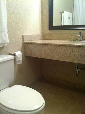 Imagen de la habitación del Hotel Senate Luxury Suites. Foto 16