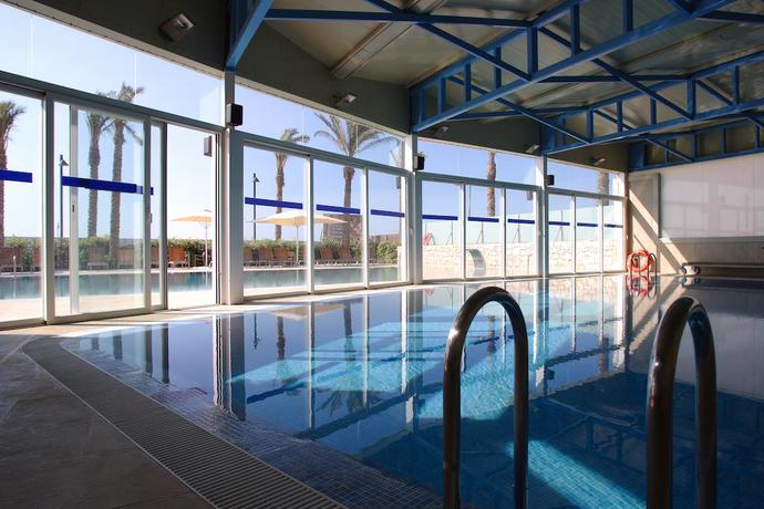 Imagen de la piscina del Hotel Senator Águilas. Foto 23