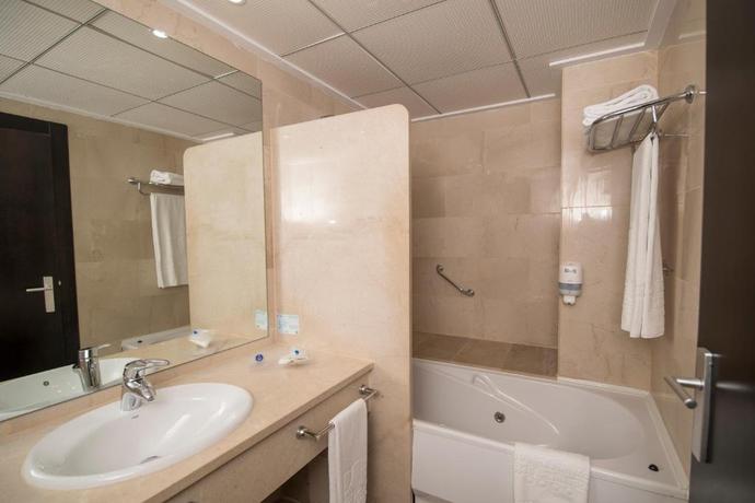 Imagen de la habitación del Hotel Senator &Aacute;guilas. Foto 17