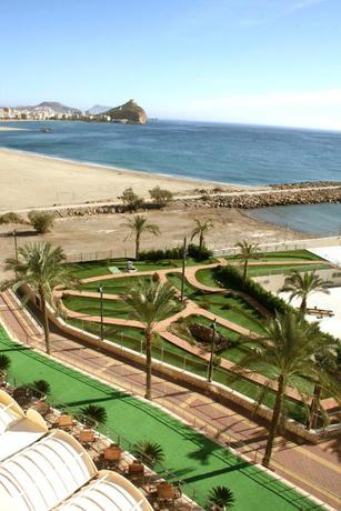 Imagen de los exteriores del Hotel Senator &Aacute;guilas. Foto 23