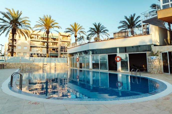 Imagen de la piscina del Hotel Senator &Aacute;guilas. Foto 26