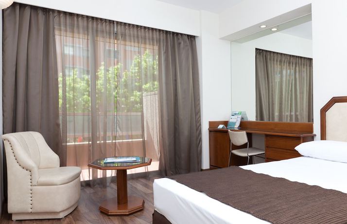 Imagen de la habitación del Hotel Senator Barajas. Foto 5