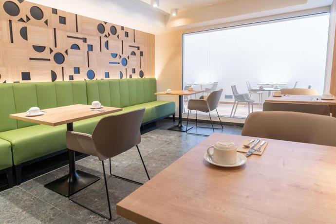 Imagen del bar/restaurante del Hotel Senator Cala Millor. Foto 5