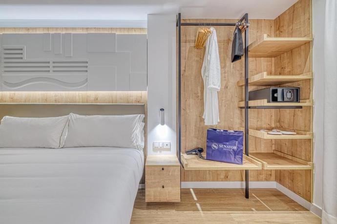 Imagen de la habitación del Hotel Senator Cala Millor. Foto 17
