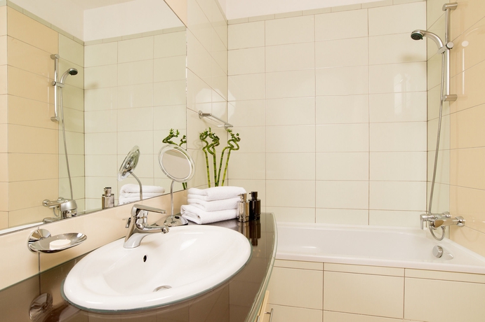 Imagen de la habitación del Hotel Senator City Center. Foto 11