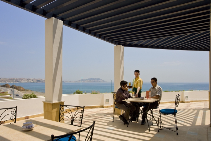 Imagen del bar/restaurante del Hotel Senator Fnideq. Foto 7