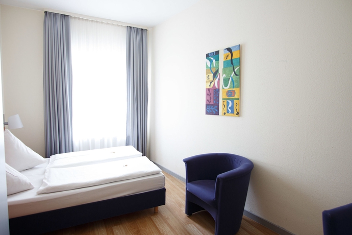 Imagen de la habitación del Hotel Senator Frankfurt. Foto 6