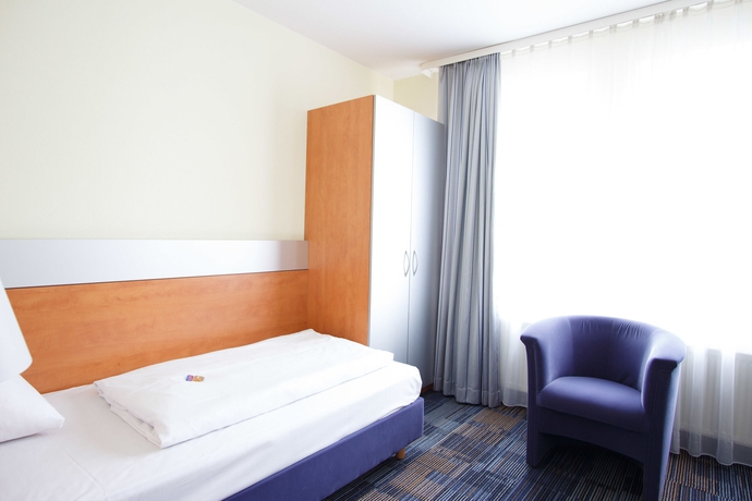 Imagen de la habitación del Hotel Senator Frankfurt. Foto 9