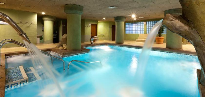 Imagen de la piscina del Hotel Senator Granada Spa. Foto 9