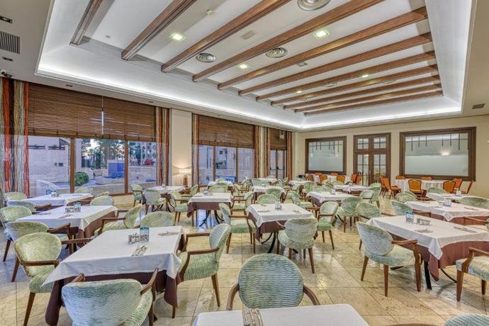 Imagen del bar/restaurante del Hotel Senator Mar Menor Golf & Spa Resort. Foto 3