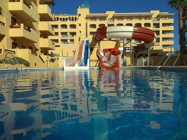 Imagen de la piscina del Hotel Senator Mar Menor Golf & Spa Resort. Foto 17