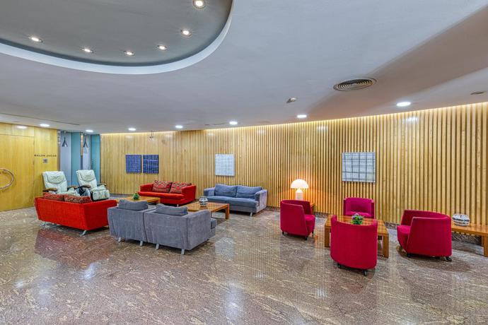 Imagen de los interiores del Hotel Senator Parque Central. Foto 10