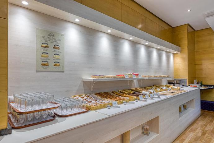 Imagen del bar/restaurante del Hotel Senator Parque Central. Foto 4