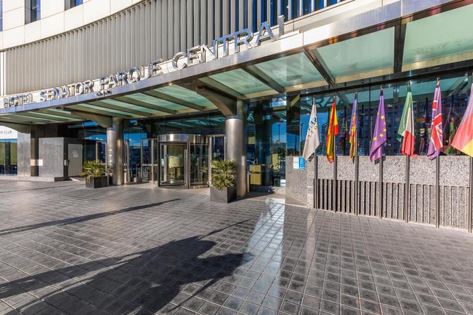 Imagen de los exteriores del Hotel Senator Parque Central. Foto 8