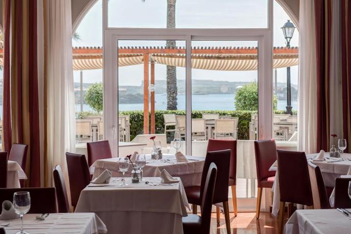 Imagen del bar/restaurante del Hotel Senator Port Mahón. Foto 2