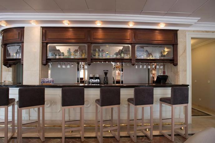 Imagen del bar/restaurante del Hotel Senator Port Mahón. Foto 3