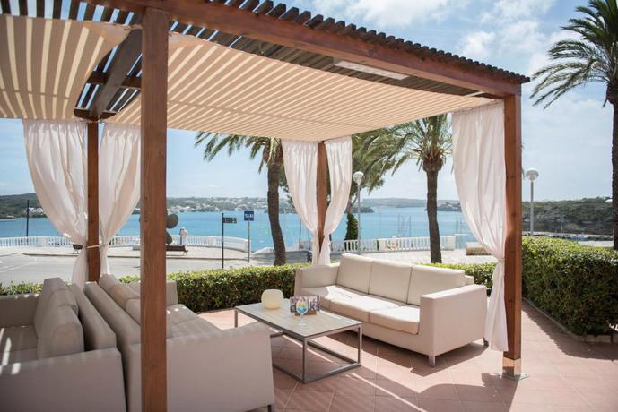 Imagen de los exteriores del Hotel Senator Port Mahón. Foto 9