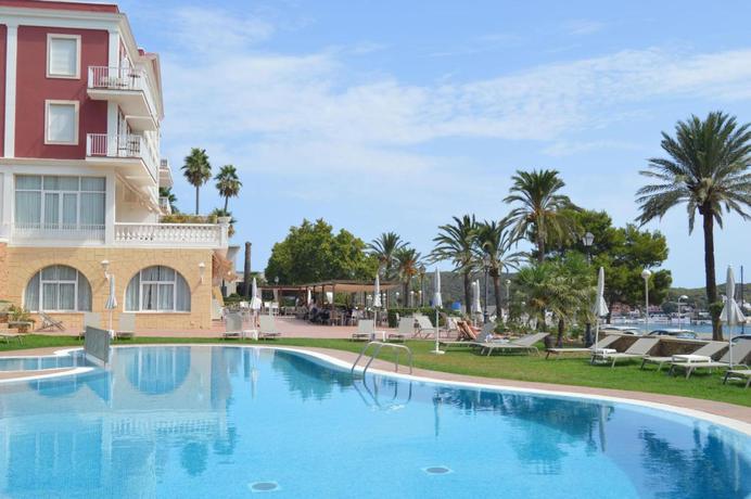 Imagen de la piscina del Hotel Senator Port Mahón. Foto 12