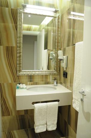 Imagen general del Hotel Senator, Tirana. Foto 8