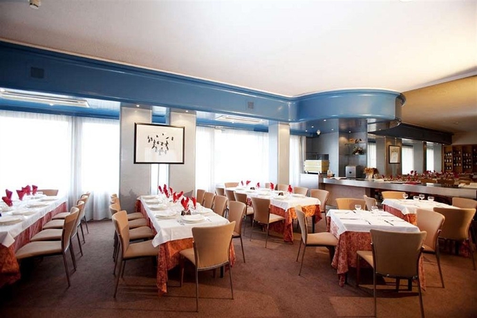 Imagen del bar/restaurante del Hotel Senbhotel. Foto 3