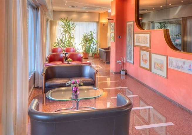 Imagen de los interiores del Hotel Senbhotel. Foto 10