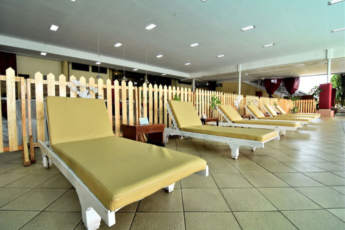 Imagen de la piscina del Hotel Sendang Sari. Foto 17