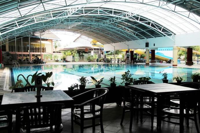 Imagen de la piscina del Hotel Sendang Sari. Foto 18