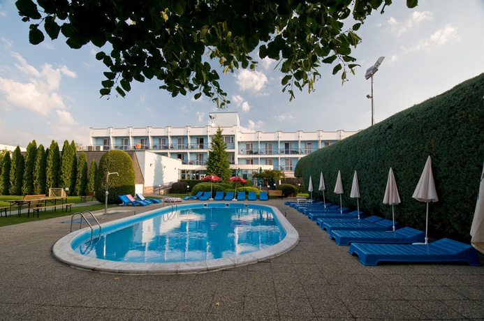 Imagen de la piscina del Hotel Senec Lake and Aqua Resort. Foto 13