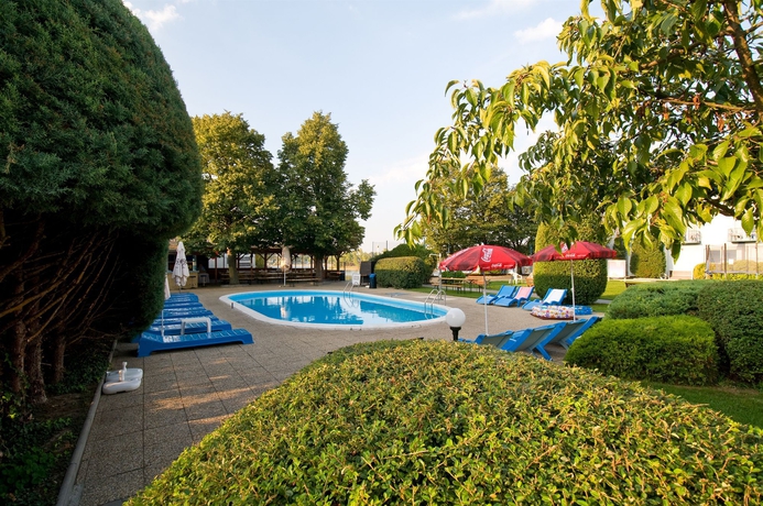 Imagen de la piscina del Hotel Senec Lake and Aqua Resort. Foto 14