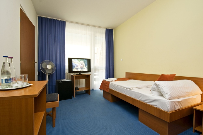 Imagen de la habitación del Hotel Senec Lake and Aqua Resort. Foto 8