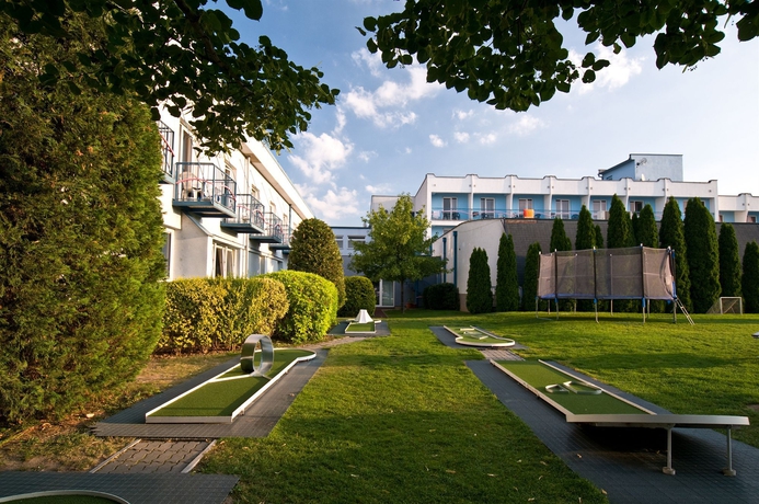 Imagen de los exteriores del Hotel Senec Lake and Aqua Resort. Foto 11