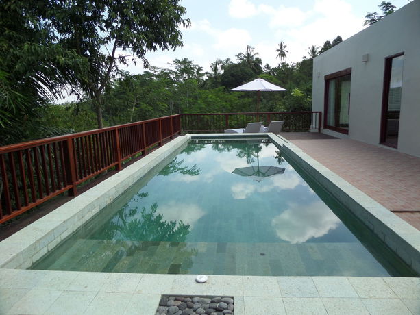 Imagen de los exteriores del Hotel Senetan Villas and Spa Resort. Foto 15