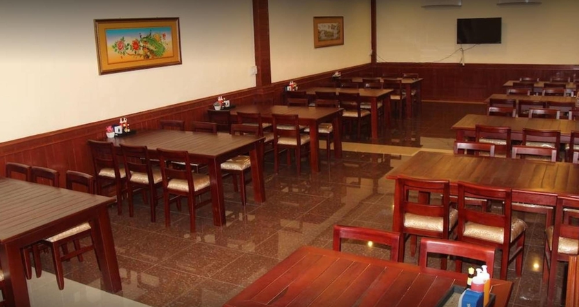 Imagen del bar/restaurante del Hotel Sengkeo. Foto 2