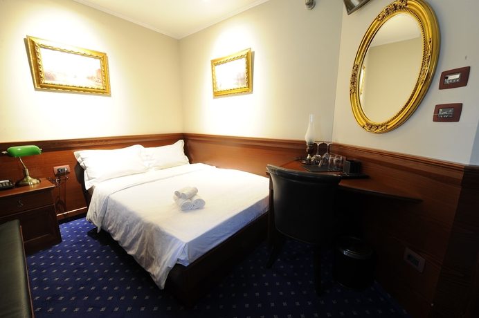 Imagen de la habitación del Hotel Senigallia. Foto 9