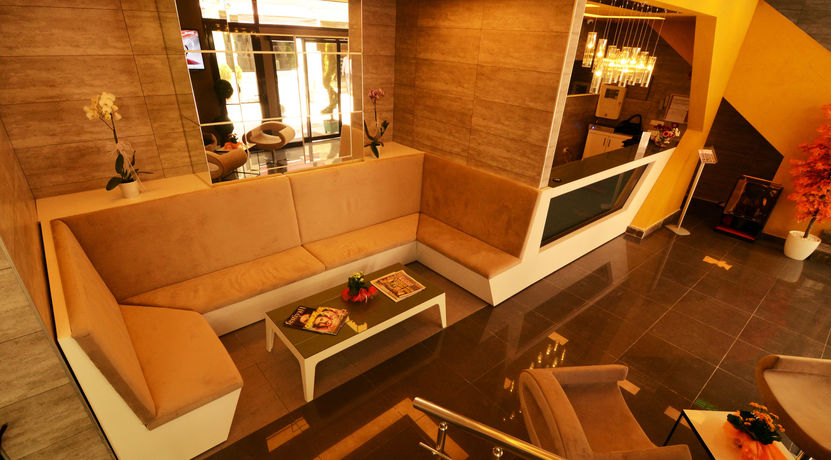 Imagen de los exteriores del Hotel Sennacity. Foto 13