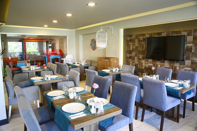 Imagen del bar/restaurante del Hotel Sennacity. Foto 8