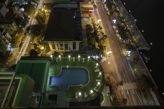 Imagen de la piscina del Hotel Senriver. Foto 15