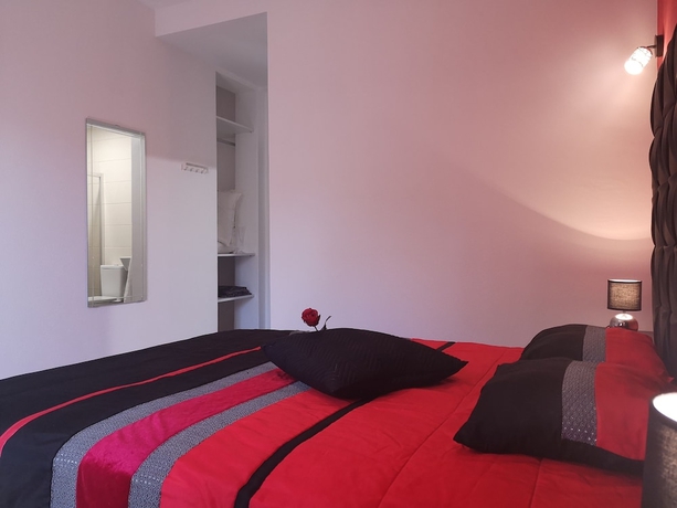 Imagen de la habitación del Hotel Sensations Guesthouse. Foto 9