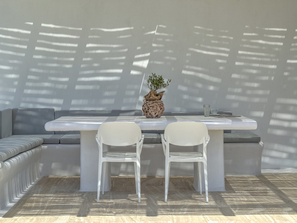 Imagen de los exteriores del Hotel Senses Luxury Suites & Villas. Foto 2
